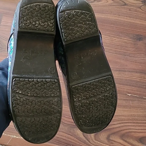 Womens Dansko Shoes - Picture 2 of 2
